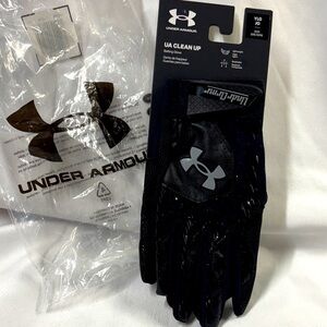Under Armour NWT Black and Gray Youth Batting Gloves